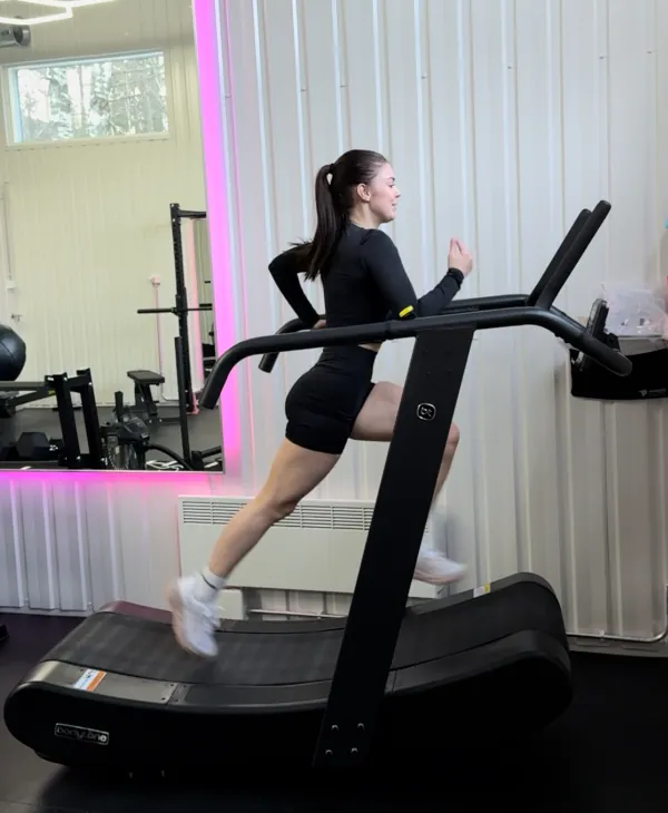 Kolme liikettä juoksijalle ja urheilijalle